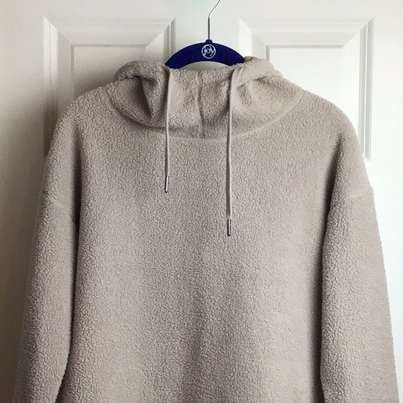 32 Degrees ❄️ fuzzy hoodie - Picture 2 of 8